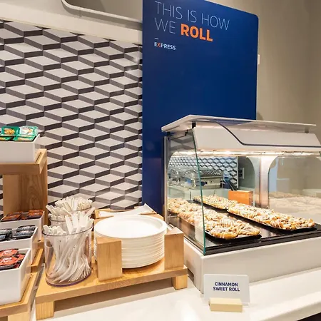Holiday Inn Express & Suites Seattle-Sea-Tac Airport By Ihg-3
